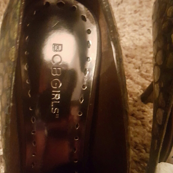 Shoes - Picture 4 of 4